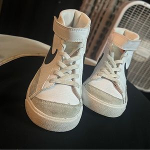 Little kid NikeBlazer mid 77